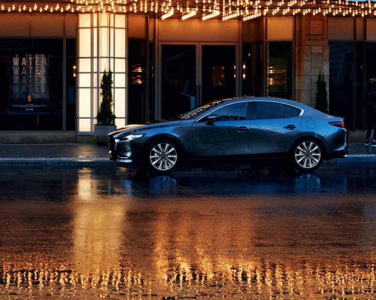 MAZDA3 SEDAN und MAZDA3