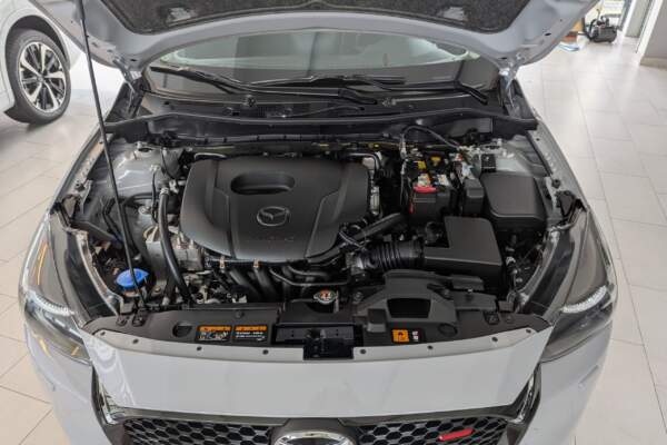 MAZDA 2 Motor